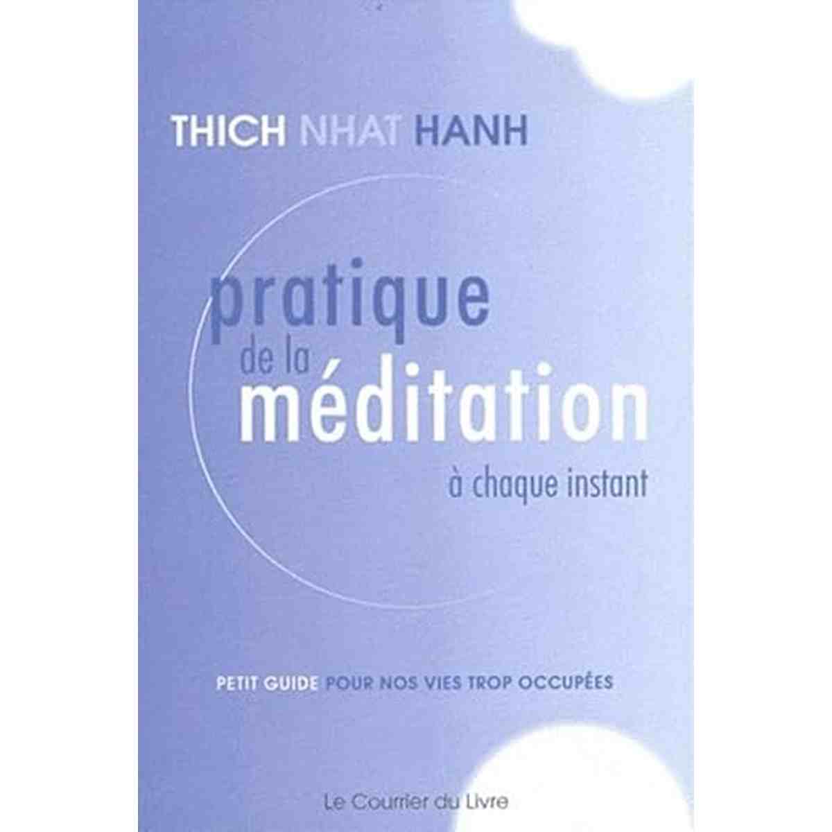 Couverture du livre 'Pratique de la méditation à chaque instant - Thich Nhat Hanh' avec un design épuré bleu et blanc. Guide de méditation pour le quotidien.