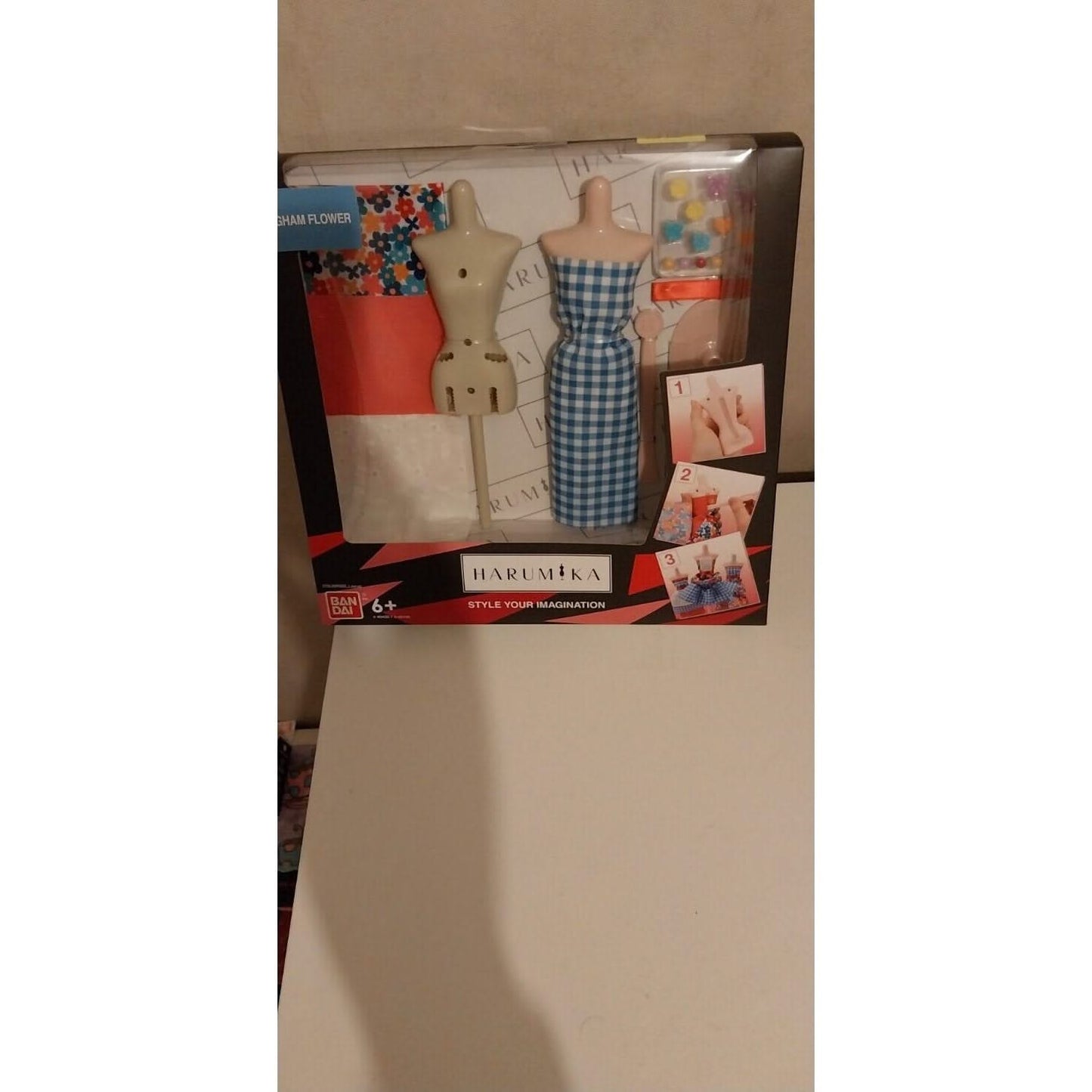 Coffret Styliste Harumika Gingham Flower habillement poupée