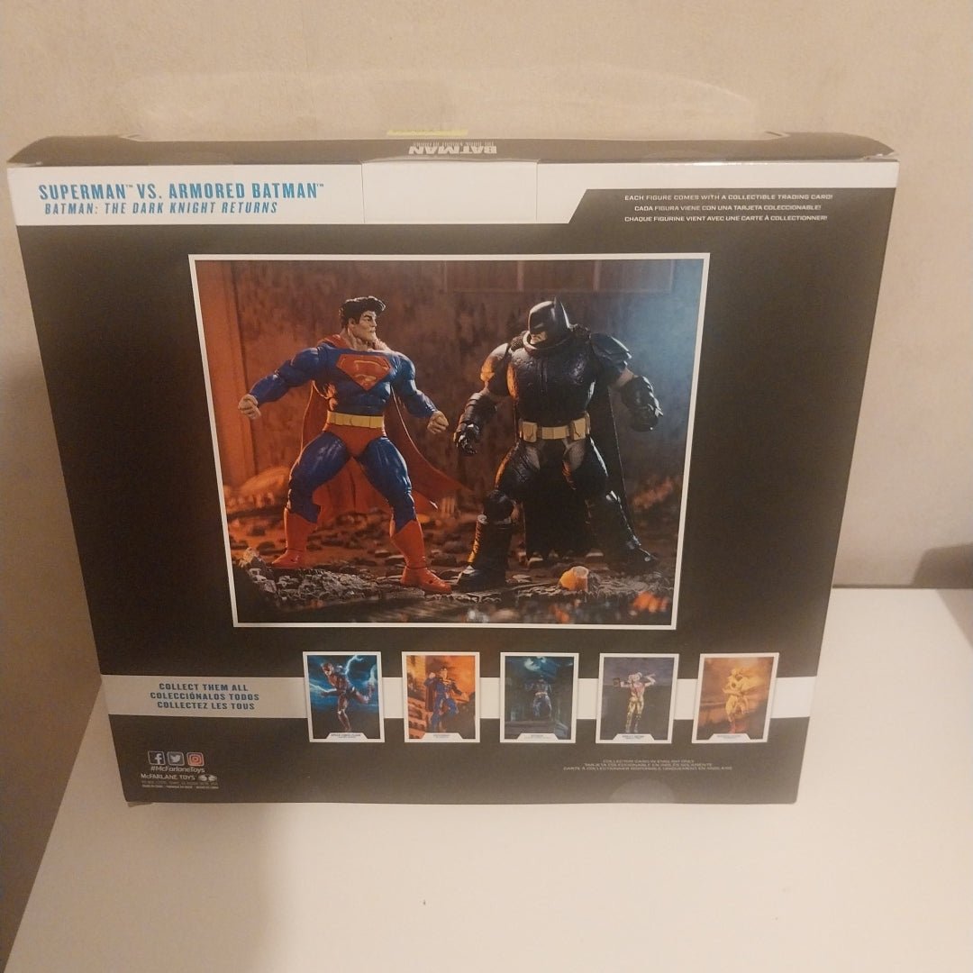 DC Multiverse Pack de 2 Action Figurines Collector Multipack Superman vs. Armored Batman 18cm