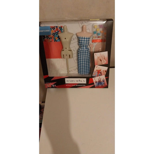 Coffret Styliste Harumika Gingham Flower habillement poupée